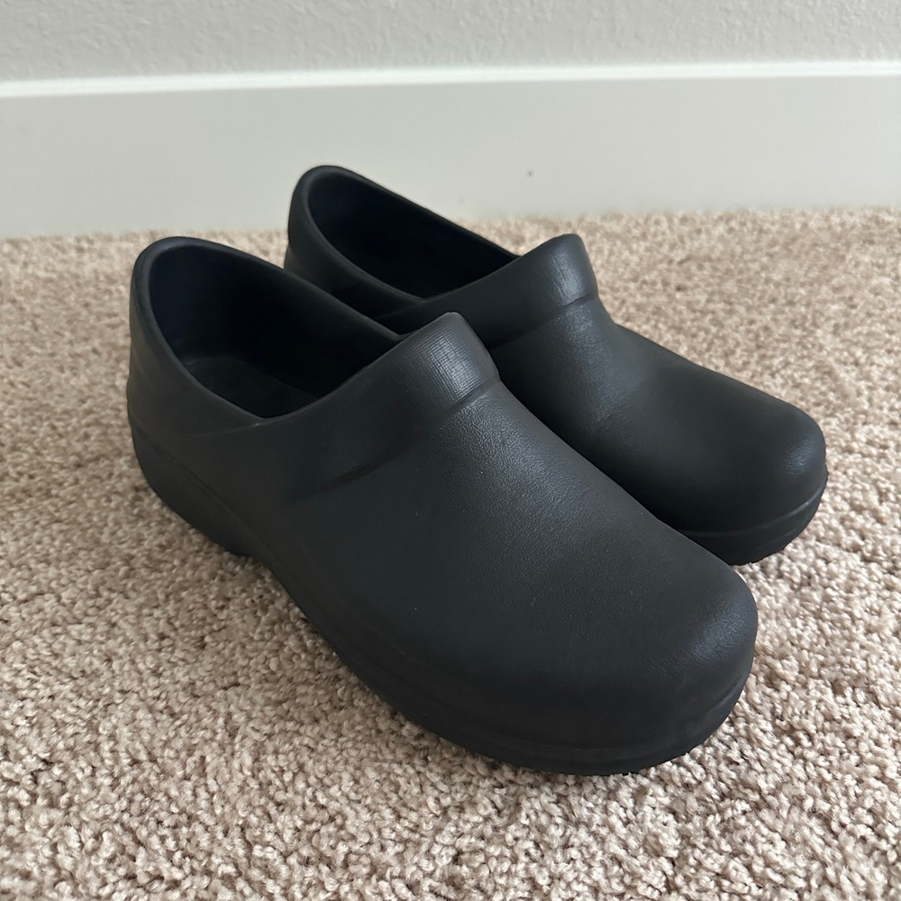 Crocs Neria Pro II Clog Women 8 Black Slip Resistant Work Shoes Nursing Kitchen